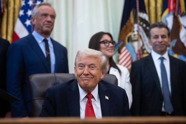 Trump critica a España por su gasto militar y sugiere expulsarla de la OTAN