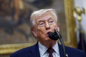 Trump evalúa acciones contra Irán: sanciones, internet y ciberataques