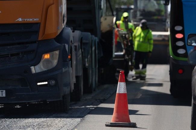 El paro en julio cae a 2,4 millones, la cifra más baja en 18 años