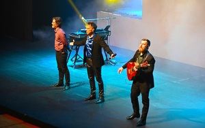 ‘Una noche de amor desesperada’ recorre la discografía de Triana en un gran concierto en Roquetas de Mar