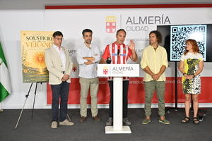 Almería festeja el día más largo del año con un gran despliegue lúdico y científico en su costa