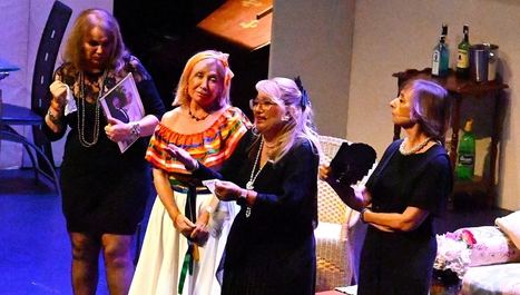 Éxito de la comedia ‘Ni muerto ni rico, sino todo lo contrario’ de los alumnos de la Escuela de Teatro de Roquetas