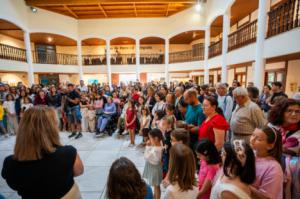 Alumnos de los talleres municipales de pintura y cerámica exponen sus trabajos en el Castillo de Santa Ana