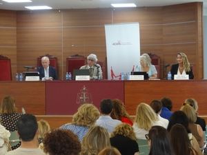 La abogacía de Almería analiza las vías para superar el colapso judicial en el derecho de familia