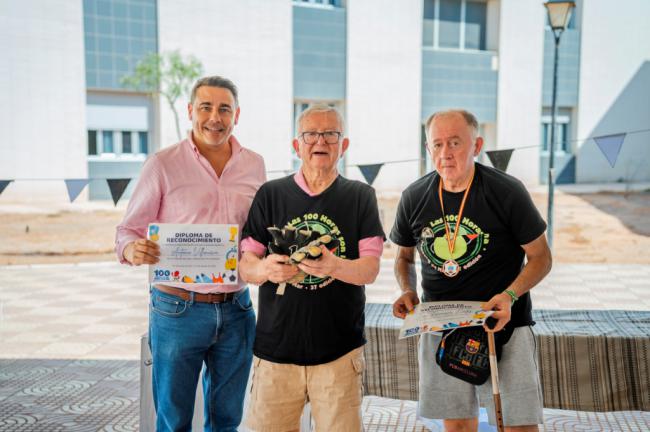 Entrega de medallas de las 100 Horas de Deporte a los mayores de la Residencia Virgen del Rosario