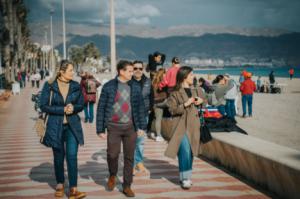 Miles de personas celebran las tradicionales Moragas en Roquetas