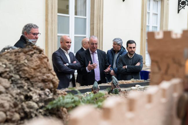 El hermano mayor de Las Angustias compara al expresidente de Diputación con Jesucristo