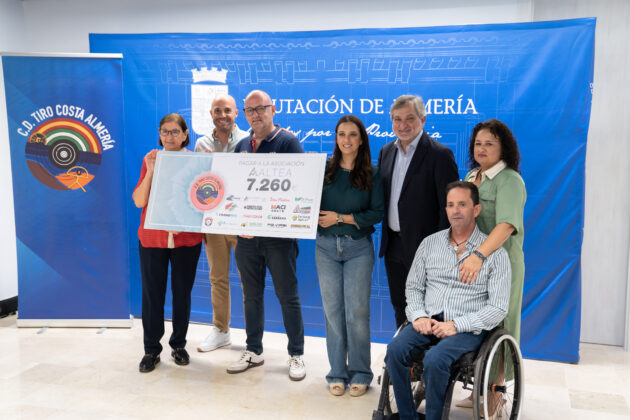 Entrega solidaria del Club de Tiro a ALTEA en Diputación