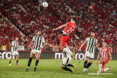 Almería vuela a la final con un golazo de Dzódic