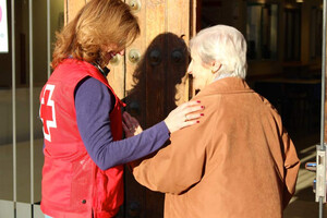 Cruz Roja respalda a casi tres mil personas mayores en la provincia de Almería