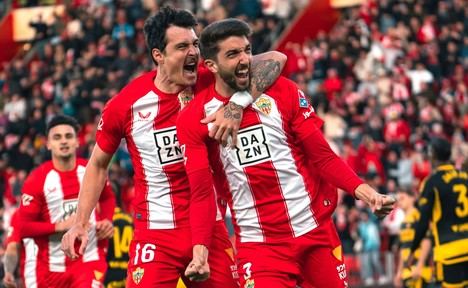 Almería busca el play-off ante Eldense