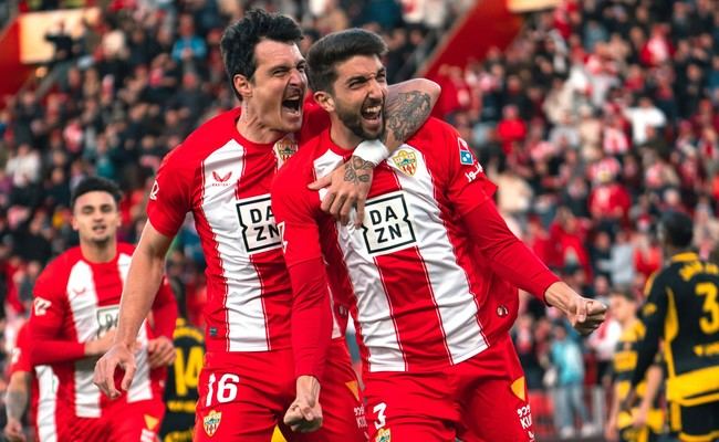 Almería busca el play-off ante Eldense