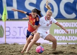 Jessi y Paqui avanzan en la Euro Beach Soccer League