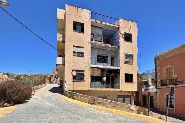PSOE exige derribo de edificio en calle Hércules que afea la Alcazaba