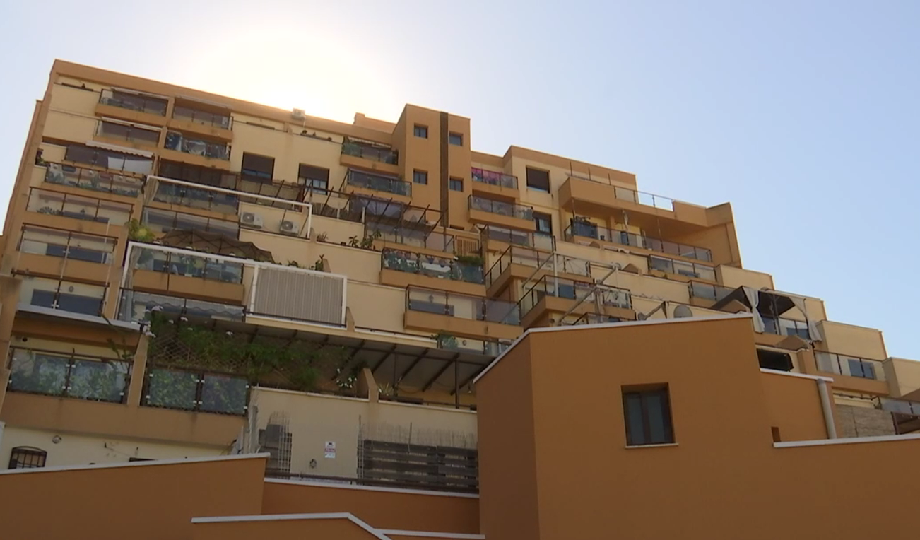 Vecinos de Aguadulce celebran contacto con Sareb
