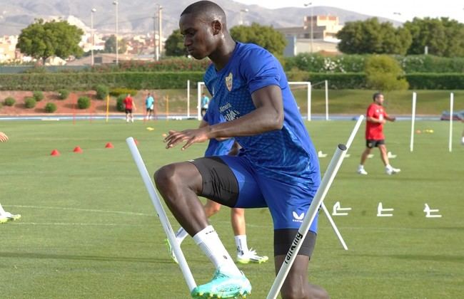 Mendes se marcha de la UD Almería