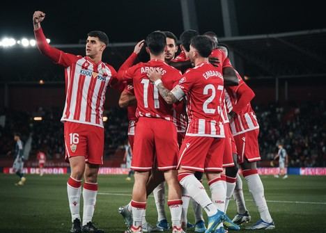 Almería se acerca al ascenso directo tras una gran jornada