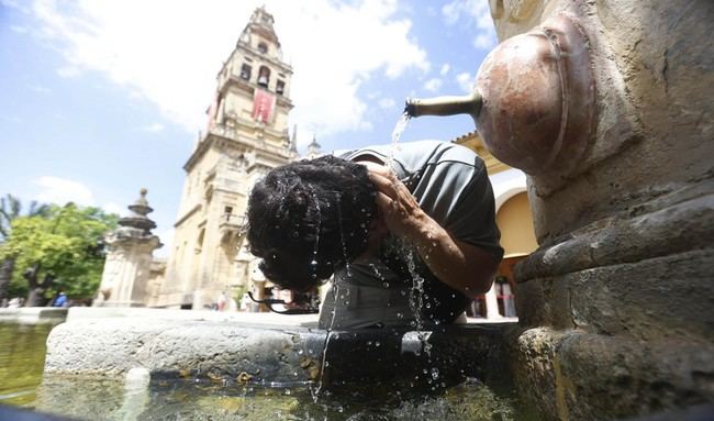 Almería en alerta: El 1-1-2 aconseja evitar el sol durante la ola de calor