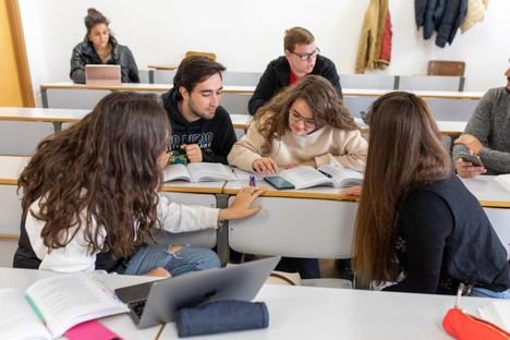 Andalucía lidera con un 93% de títulos universitarios públicos frente al 71% nacional