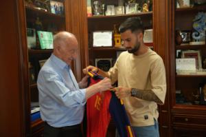 La superstición de Álex Baena lleva a Roquetas de Mar a la cima del fútbol mundial