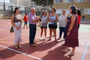 El alcalde de Vícar supervisa mejoras en el colegio Virgen de la Paz