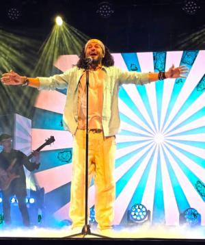 El Arrebato con un concierto con sus grandes temas agota las entradas en el Auditorio de Roquetas de Mar