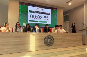 Estudiantes de la UAL debaten sobre redes sociales y menores