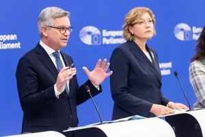 Europa impulsa la creación de centros de deportación para migrantes fuera de la UE