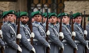 Alemania introduce servicio militar voluntario ante escasez de reclutas