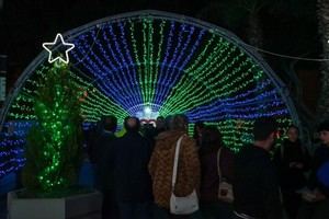 Vícar da inicio a la Navidad con el encendido del alumbrado