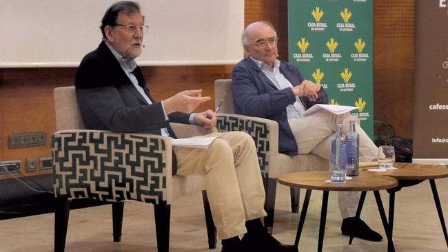 Rajoy pide prudencia y defiende la presunción de inocencia en el caso Montoro