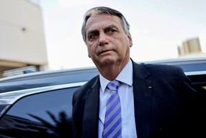 Bolsonaro y su hijo, denunciados por coacción al Supremo de Brasil
