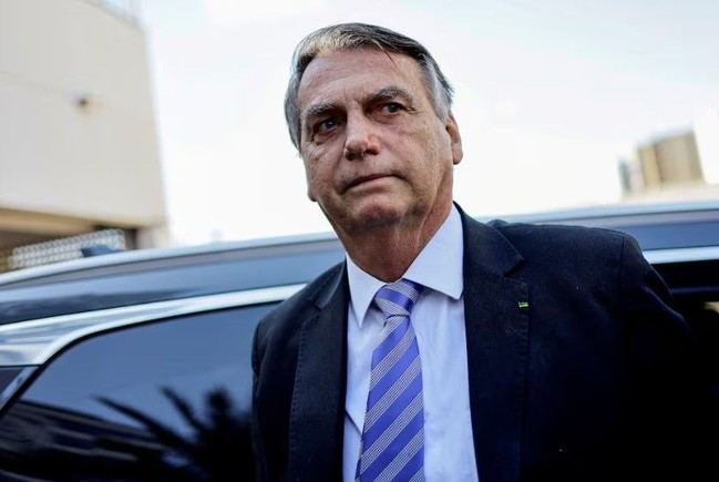 Bolsonaro y su hijo, denunciados por coacción al Supremo de Brasil