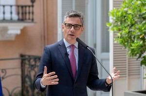 Gobierno defiende al fiscal general mientras Feijóo exige su renuncia