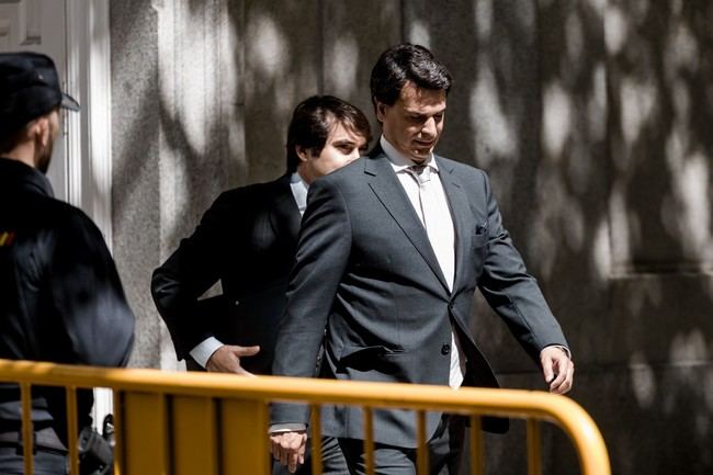 Periodistas revelan que conocían pacto de novio de Ayuso antes que el fiscal
