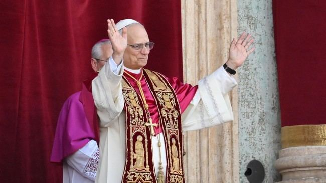 Nuevo papa introduce cambios en el protocolo papal que lo separan de Francisco