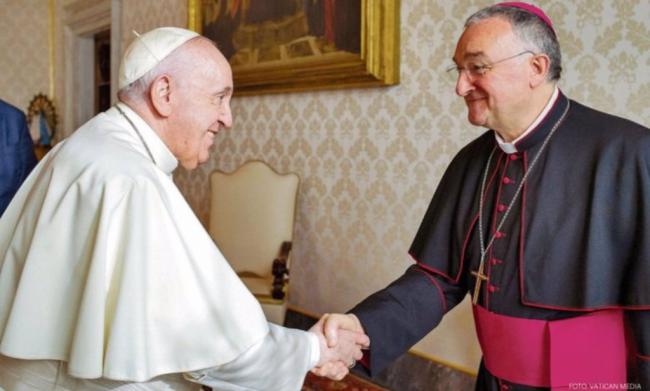 El obispo llama al repique de campanas por el Papa Francisco
