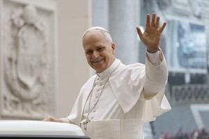 Trump critica nuevamente al papa por su postura sobre Irán