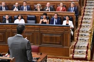 Feijóo critica a Sánchez por corrupción mientras este defiende un Gobierno "limpio"