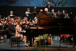 Michael Thomas dirige un innovador concierto de la OCAL en Almería