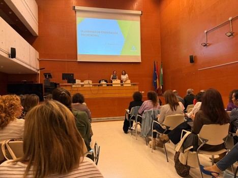 Más de 9.000 estudiantes de Almería reciben orientación laboral en talleres educativos