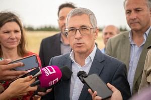 Comunidades exigen la destitución de Hugo Morán por el informe del lobo