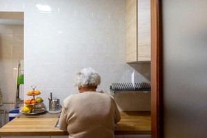Refuerzan la teleasistencia en Almería para mayores ante alertas por calor
