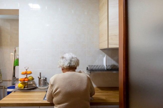 Refuerzan la teleasistencia en Almería para mayores ante alertas por calor
