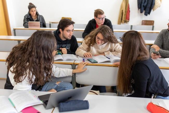 Bonificación de matrícula para universitarios en Almería tras enfermedad o accidente grave