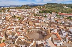 Vícar ofrece dos fechas para el viaje de mayores a Archidona