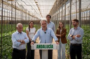 Bendodo elige Almería para exigir una inmigración «ordenada» y denunciar el castigo hídrico del Gobierno