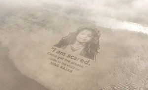 Homenaje en playa británica a la niña palestina Hind Rajab, asesinada en Gaza