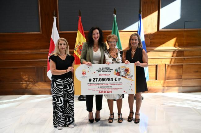 Los abanicos de Feria recaudan más de 27.000 euros para nueva sede de Argar