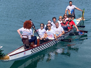 El piragüismo de El Ejido irrumpe en la escena internacional con el debut del Dragon Boat de Almerimar